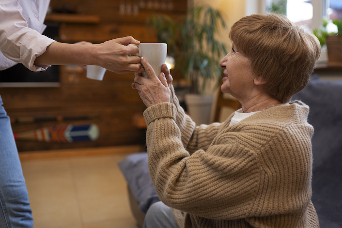 почему пожилые отказываются от помощи